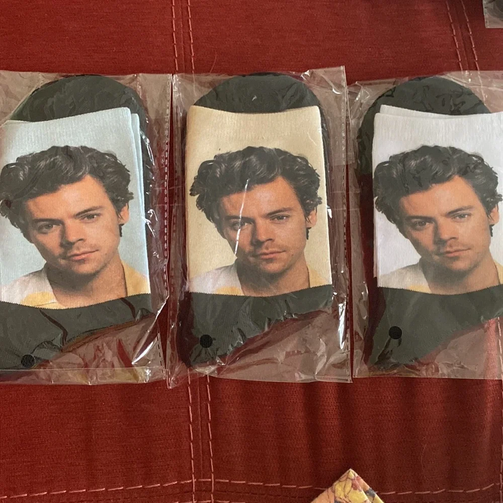 🔥🆕FUN SOCKS: HARRY STYLES!!!🔥 Fits Women’s Size 7 to 9🔥 Comes in 3 “Styles”